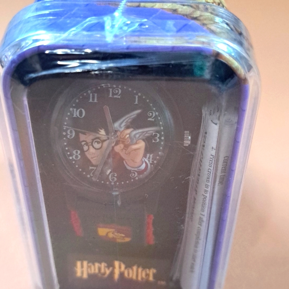 Harry Potter Seiko Watch In WB Collector's Tin. Black With Red Band. 2001.